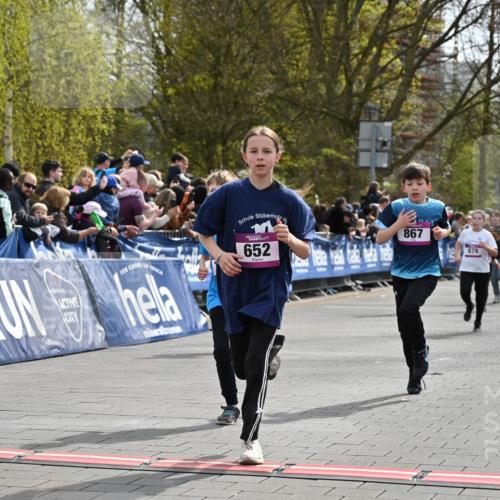12.04.2026 - 45. Internationalen Wilhelmsburger Insellauf J. Mangold http://msf.ph/oto/9524008 12.04.2026 14:49:39 Ziel 348, 602, 627, 458, 161, 542, 1842, 894, 882, 652, 1818, 867, 377, 879, 1839, 401, 1812 meine-sportfotos.de