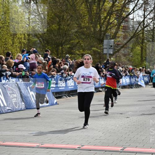 12.04.2026 - 45. Internationalen Wilhelmsburger Insellauf J. Mangold http://msf.ph/oto/9524024 12.04.2026 14:49:42 Ziel 161, 542, 1842, 894, 882, 652, 1818, 867, 377, 879, 1839, 401, 1812, 106, 169, 1, 1813 meine-sportfotos.de