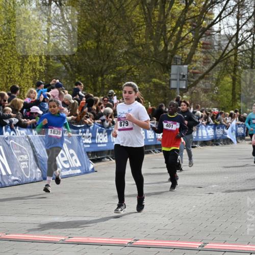 12.04.2026 - 45. Internationalen Wilhelmsburger Insellauf J. Mangold http://msf.ph/oto/9524026 12.04.2026 14:49:42 Ziel 161, 542, 1842, 894, 882, 652, 1818, 867, 377, 879, 1839, 401, 1812, 106, 169, 1, 1813 meine-sportfotos.de