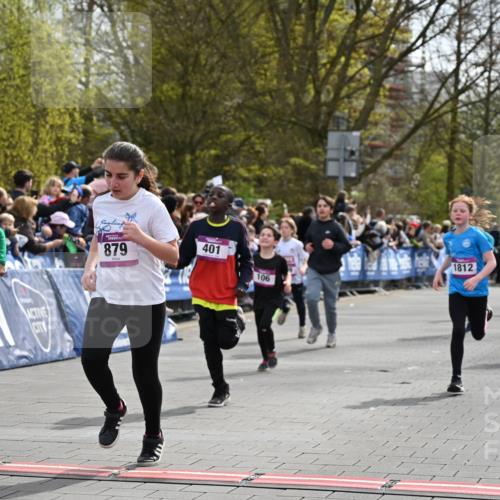 12.04.2026 - 45. Internationalen Wilhelmsburger Insellauf J. Mangold http://msf.ph/oto/9524030 12.04.2026 14:49:42 Ziel 161, 542, 1842, 894, 882, 652, 1818, 867, 377, 879, 1839, 401, 1812, 106, 169, 1, 1813 meine-sportfotos.de