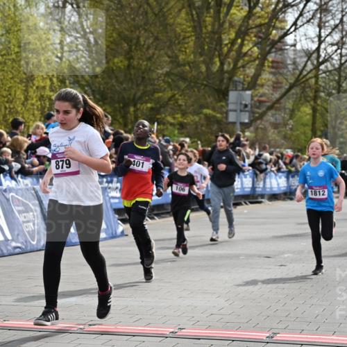 12.04.2026 - 45. Internationalen Wilhelmsburger Insellauf J. Mangold http://msf.ph/oto/9524031 12.04.2026 14:49:42 Ziel 161, 542, 1842, 894, 882, 652, 1818, 867, 377, 879, 1839, 401, 1812, 106, 169, 1, 1813 meine-sportfotos.de