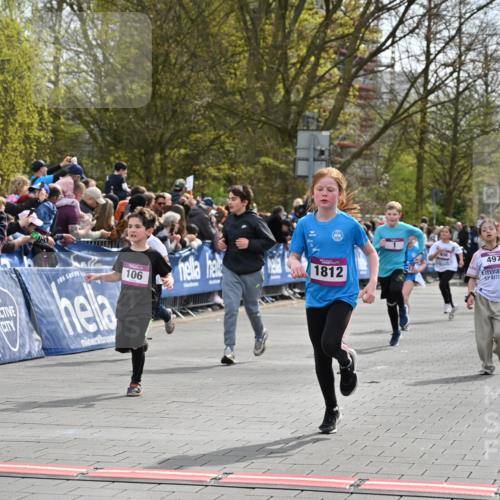 12.04.2026 - 45. Internationalen Wilhelmsburger Insellauf J. Mangold http://msf.ph/oto/9524033 12.04.2026 14:49:43 Ziel 882, 652, 1818, 867, 377, 879, 1839, 401, 1812, 106, 169, 1, 1813, 497, 1808, 406 meine-sportfotos.de