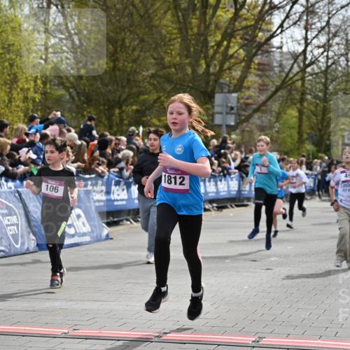 12.04.2026 - 45. Internationalen Wilhelmsburger Insellauf J. Mangold http://msf.ph/oto/9524038 12.04.2026 14:49:44 Ziel 867, 377, 879, 1839, 401, 1812, 106, 169, 1, 1813, 497, 1808, 406, 1811, 367 meine-sportfotos.de