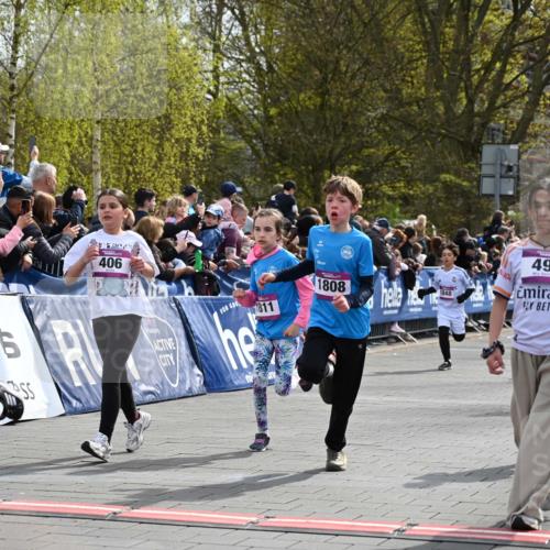12.04.2026 - 45. Internationalen Wilhelmsburger Insellauf J. Mangold http://msf.ph/oto/9524059 12.04.2026 14:49:47 Ziel 401, 1812, 106, 169, 1, 1813, 497, 1808, 406, 1811, 367, 1830, 1848, 439 meine-sportfotos.de