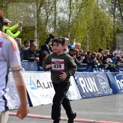 12.04.2026 - 45. Internationalen Wilhelmsburger Insellauf J. Mangold http://msf.ph/oto/9524073 12.04.2026 14:49:51 Ziel 497, 1808, 406, 1811, 367, 1830, 1848, 439, 389, 1821 meine-sportfotos.de