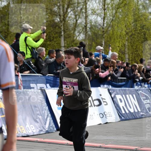 12.04.2026 - 45. Internationalen Wilhelmsburger Insellauf J. Mangold http://msf.ph/oto/9524075 12.04.2026 14:49:52 Ziel 1811, 367, 1830, 1848, 439, 389, 1821, 857, 872 meine-sportfotos.de