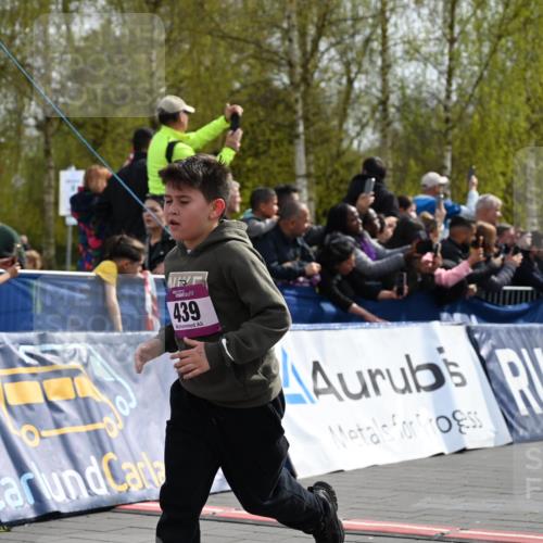 12.04.2026 - 45. Internationalen Wilhelmsburger Insellauf J. Mangold http://msf.ph/oto/9524078 12.04.2026 14:49:52 Ziel 1811, 367, 1830, 1848, 439, 389, 1821, 857, 872 meine-sportfotos.de