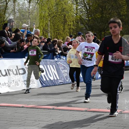 12.04.2026 - 45. Internationalen Wilhelmsburger Insellauf J. Mangold http://msf.ph/oto/9524089 12.04.2026 14:49:56 Ziel 389, 1821, 857, 872, 402, 451, 608, 466, 878, 849, 861, 875, 572, 336, 1036, 1847 meine-sportfotos.de