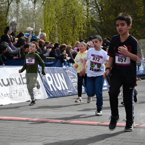 12.04.2026 - 45. Internationalen Wilhelmsburger Insellauf J. Mangold http://msf.ph/oto/9524090 12.04.2026 14:49:56 Ziel 389, 1821, 857, 872, 402, 451, 608, 466, 878, 849, 861, 875, 572, 336, 1036, 1847 meine-sportfotos.de
