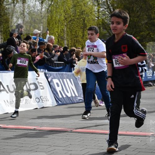 12.04.2026 - 45. Internationalen Wilhelmsburger Insellauf J. Mangold http://msf.ph/oto/9524092 12.04.2026 14:49:57 Ziel 389, 1821, 857, 872, 402, 451, 608, 466, 878, 849, 861, 875, 572, 336, 1036, 1847, 400 meine-sportfotos.de