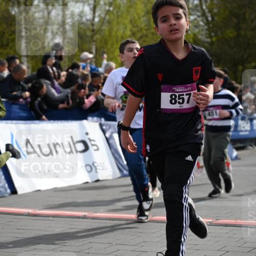 12.04.2026 - 45. Internationalen Wilhelmsburger Insellauf J. Mangold http://msf.ph/oto/9524096 12.04.2026 14:49:57 Ziel 389, 1821, 857, 872, 402, 451, 608, 466, 878, 849, 861, 875, 572, 336, 1036, 1847, 400 meine-sportfotos.de
