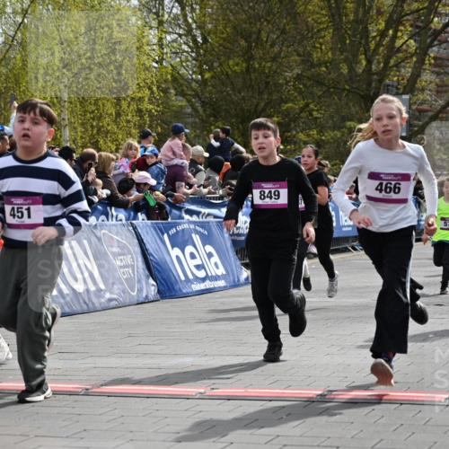 12.04.2026 - 45. Internationalen Wilhelmsburger Insellauf J. Mangold http://msf.ph/oto/9524098 12.04.2026 14:49:58 Ziel 1821, 857, 872, 402, 451, 608, 466, 878, 849, 861, 875, 572, 336, 1036, 1847, 400, 672 meine-sportfotos.de