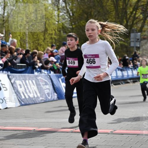12.04.2026 - 45. Internationalen Wilhelmsburger Insellauf J. Mangold http://msf.ph/oto/9524103 12.04.2026 14:49:58 Ziel 1821, 857, 872, 402, 451, 608, 466, 878, 849, 861, 875, 572, 336, 1036, 1847, 400, 672 meine-sportfotos.de