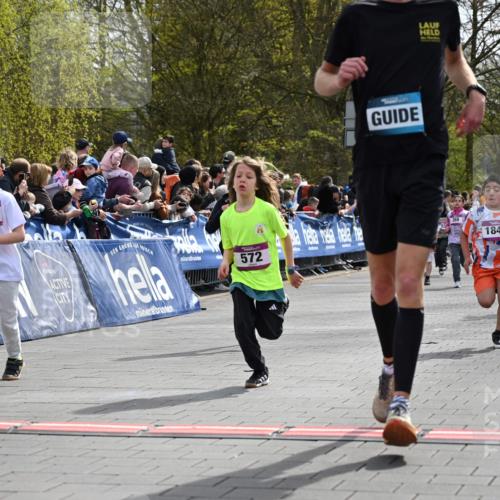 12.04.2026 - 45. Internationalen Wilhelmsburger Insellauf J. Mangold http://msf.ph/oto/9524110 12.04.2026 14:49:59 Ziel 857, 872, 402, 451, 608, 466, 878, 849, 861, 875, 572, 336, 1036, 1847, 400, 672, 368 meine-sportfotos.de