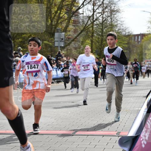 12.04.2026 - 45. Internationalen Wilhelmsburger Insellauf J. Mangold http://msf.ph/oto/9524111 12.04.2026 14:50:01 Ziel 402, 451, 608, 466, 878, 849, 861, 875, 572, 336, 1036, 1847, 400, 672, 368, 898, 1039 meine-sportfotos.de
