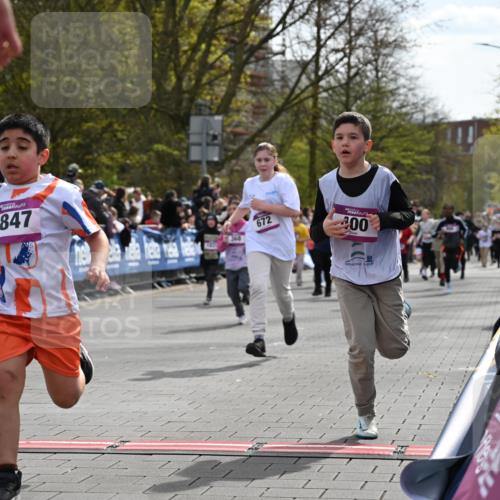 12.04.2026 - 45. Internationalen Wilhelmsburger Insellauf J. Mangold http://msf.ph/oto/9524114 12.04.2026 14:50:01 Ziel 402, 451, 608, 466, 878, 849, 861, 875, 572, 336, 1036, 1847, 400, 672, 368, 898, 1039 meine-sportfotos.de