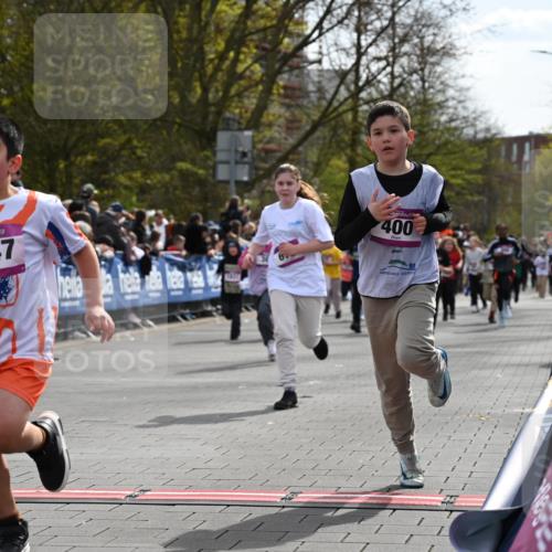 12.04.2026 - 45. Internationalen Wilhelmsburger Insellauf J. Mangold http://msf.ph/oto/9524115 12.04.2026 14:50:01 Ziel 402, 451, 608, 466, 878, 849, 861, 875, 572, 336, 1036, 1847, 400, 672, 368, 898, 1039 meine-sportfotos.de