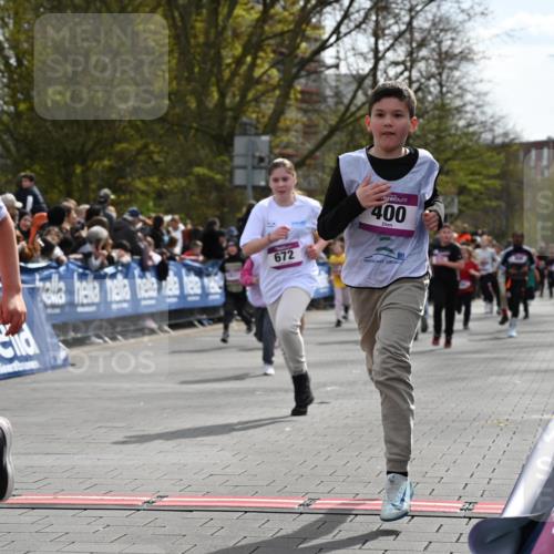 12.04.2026 - 45. Internationalen Wilhelmsburger Insellauf J. Mangold http://msf.ph/oto/9524117 12.04.2026 14:50:01 Ziel 402, 451, 608, 466, 878, 849, 861, 875, 572, 336, 1036, 1847, 400, 672, 368, 898, 1039 meine-sportfotos.de