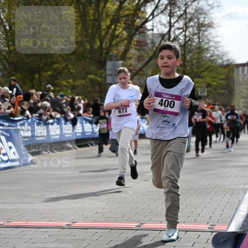 12.04.2026 - 45. Internationalen Wilhelmsburger Insellauf J. Mangold http://msf.ph/oto/9524118 12.04.2026 14:50:01 Ziel 402, 451, 608, 466, 878, 849, 861, 875, 572, 336, 1036, 1847, 400, 672, 368, 898, 1039 meine-sportfotos.de