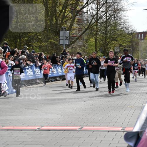 12.04.2026 - 45. Internationalen Wilhelmsburger Insellauf J. Mangold http://msf.ph/oto/9524125 12.04.2026 14:50:03 Ziel 875, 572, 336, 1036, 1847, 400, 672, 368, 898, 1039, 901, 131, 1061, 624, 1825 meine-sportfotos.de