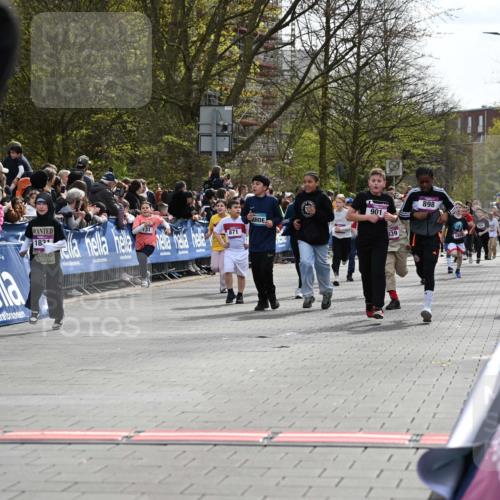 12.04.2026 - 45. Internationalen Wilhelmsburger Insellauf J. Mangold http://msf.ph/oto/9524126 12.04.2026 14:50:03 Ziel 875, 572, 336, 1036, 1847, 400, 672, 368, 898, 1039, 901, 131, 1061, 624, 1825 meine-sportfotos.de