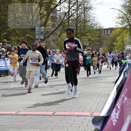 12.04.2026 - 45. Internationalen Wilhelmsburger Insellauf J. Mangold http://msf.ph/oto/9524127 12.04.2026 14:50:04 Ziel 572, 336, 1036, 1847, 400, 672, 368, 898, 1039, 901, 131, 1061, 624, 1825, 141, 164, 113, 1845 meine-sportfotos.de