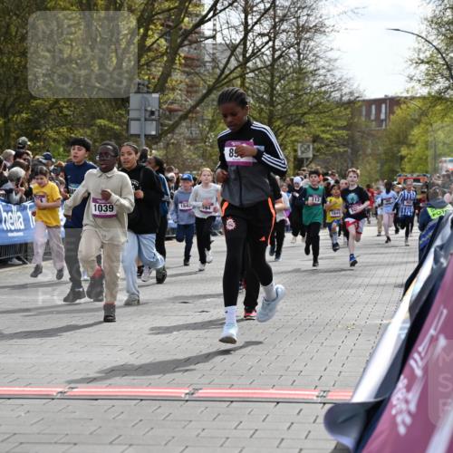 12.04.2026 - 45. Internationalen Wilhelmsburger Insellauf J. Mangold http://msf.ph/oto/9524128 12.04.2026 14:50:04 Ziel 572, 336, 1036, 1847, 400, 672, 368, 898, 1039, 901, 131, 1061, 624, 1825, 141, 164, 113, 1845 meine-sportfotos.de
