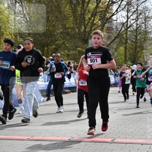 12.04.2026 - 45. Internationalen Wilhelmsburger Insellauf J. Mangold http://msf.ph/oto/9524142 12.04.2026 14:50:06 Ziel 672, 368, 898, 1039, 901, 131, 1061, 624, 1825, 141, 164, 113, 1845, 1849, 1810, 352, 902, 1814, 860 meine-sportfotos.de