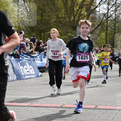 12.04.2026 - 45. Internationalen Wilhelmsburger Insellauf J. Mangold http://msf.ph/oto/9524145 12.04.2026 14:50:08 Ziel 898, 1039, 901, 131, 1061, 624, 1825, 141, 164, 113, 1845, 1849, 1810, 352, 902, 1814, 860, 854, 885, 1801, 138, 355, 856 meine-sportfotos.de