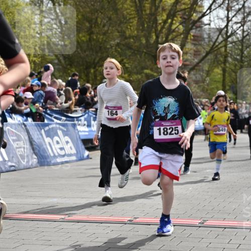 12.04.2026 - 45. Internationalen Wilhelmsburger Insellauf J. Mangold http://msf.ph/oto/9524146 12.04.2026 14:50:08 Ziel 898, 1039, 901, 131, 1061, 624, 1825, 141, 164, 113, 1845, 1849, 1810, 352, 902, 1814, 860, 854, 885, 1801, 138, 355, 856 meine-sportfotos.de