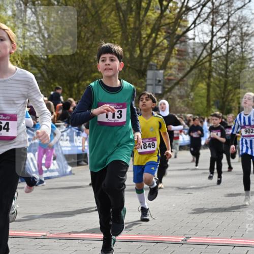 12.04.2026 - 45. Internationalen Wilhelmsburger Insellauf J. Mangold http://msf.ph/oto/9524155 12.04.2026 14:50:09 Ziel 898, 1039, 901, 131, 1061, 624, 1825, 141, 164, 113, 1845, 1849, 1810, 352, 902, 1814, 860, 854, 885, 1801, 138, 355, 856, 1038, 516, 445 meine-sportfotos.de