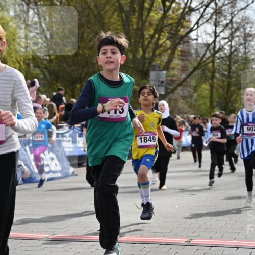 12.04.2026 - 45. Internationalen Wilhelmsburger Insellauf J. Mangold http://msf.ph/oto/9524156 12.04.2026 14:50:09 Ziel 898, 1039, 901, 131, 1061, 624, 1825, 141, 164, 113, 1845, 1849, 1810, 352, 902, 1814, 860, 854, 885, 1801, 138, 355, 856, 1038, 516, 445 meine-sportfotos.de