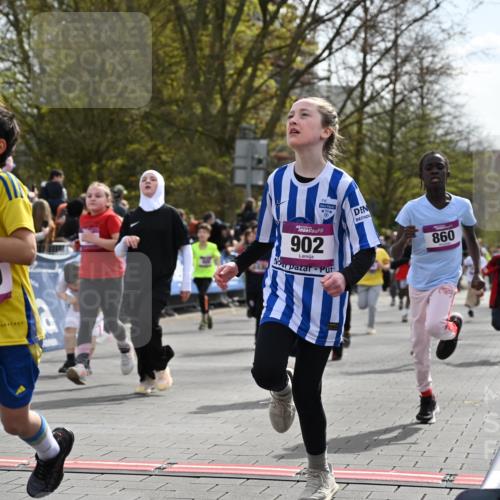 12.04.2026 - 45. Internationalen Wilhelmsburger Insellauf J. Mangold http://msf.ph/oto/9524162 12.04.2026 14:50:10 Ziel 901, 131, 1061, 624, 1825, 141, 164, 113, 1845, 1849, 1810, 352, 902, 1814, 860, 854, 885, 1801, 138, 355, 856, 1038, 516, 445, 395, 600, 168, 396, 871 meine-sportfotos.de