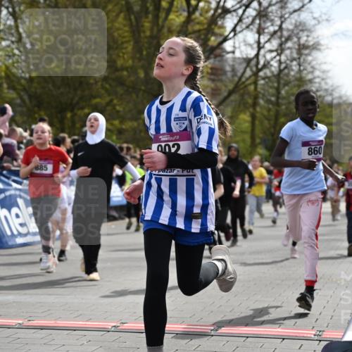 12.04.2026 - 45. Internationalen Wilhelmsburger Insellauf J. Mangold http://msf.ph/oto/9524165 12.04.2026 14:50:10 Ziel 901, 131, 1061, 624, 1825, 141, 164, 113, 1845, 1849, 1810, 352, 902, 1814, 860, 854, 885, 1801, 138, 355, 856, 1038, 516, 445, 395, 600, 168, 396, 871 meine-sportfotos.de