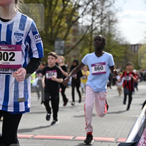 12.04.2026 - 45. Internationalen Wilhelmsburger Insellauf J. Mangold http://msf.ph/oto/9524167 12.04.2026 14:50:11 Ziel 1061, 624, 1825, 141, 164, 113, 1845, 1849, 1810, 352, 902, 1814, 860, 854, 885, 1801, 138, 355, 856, 1038, 516, 445, 395, 600, 168, 396, 871 meine-sportfotos.de