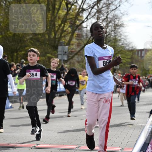 12.04.2026 - 45. Internationalen Wilhelmsburger Insellauf J. Mangold http://msf.ph/oto/9524172 12.04.2026 14:50:11 Ziel 1061, 624, 1825, 141, 164, 113, 1845, 1849, 1810, 352, 902, 1814, 860, 854, 885, 1801, 138, 355, 856, 1038, 516, 445, 395, 600, 168, 396, 871 meine-sportfotos.de
