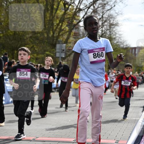 12.04.2026 - 45. Internationalen Wilhelmsburger Insellauf J. Mangold http://msf.ph/oto/9524174 12.04.2026 14:50:11 Ziel 1061, 624, 1825, 141, 164, 113, 1845, 1849, 1810, 352, 902, 1814, 860, 854, 885, 1801, 138, 355, 856, 1038, 516, 445, 395, 600, 168, 396, 871 meine-sportfotos.de