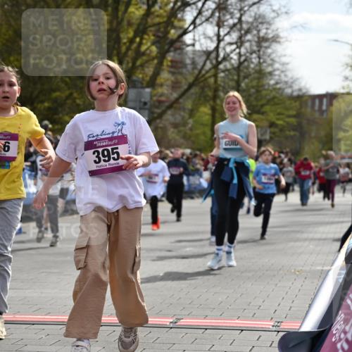 12.04.2026 - 45. Internationalen Wilhelmsburger Insellauf J. Mangold http://msf.ph/oto/9524183 12.04.2026 14:50:15 Ziel 854, 885, 1801, 138, 355, 856, 1038, 516, 445, 395, 600, 168, 396, 871, 173, 369, 21, 403, 398, 1064, 667, 661, 1829 meine-sportfotos.de