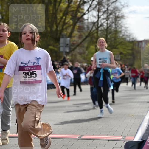 12.04.2026 - 45. Internationalen Wilhelmsburger Insellauf J. Mangold http://msf.ph/oto/9524186 12.04.2026 14:50:15 Ziel 854, 885, 1801, 138, 355, 856, 1038, 516, 445, 395, 600, 168, 396, 871, 173, 369, 21, 403, 398, 1064, 667, 661, 1829 meine-sportfotos.de