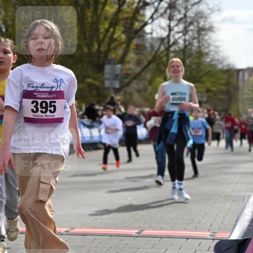 12.04.2026 - 45. Internationalen Wilhelmsburger Insellauf J. Mangold http://msf.ph/oto/9524187 12.04.2026 14:50:15 Ziel 854, 885, 1801, 138, 355, 856, 1038, 516, 445, 395, 600, 168, 396, 871, 173, 369, 21, 403, 398, 1064, 667, 661, 1829 meine-sportfotos.de