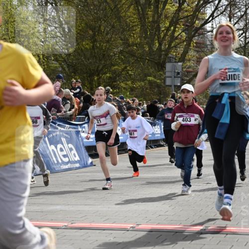 12.04.2026 - 45. Internationalen Wilhelmsburger Insellauf J. Mangold http://msf.ph/oto/9524190 12.04.2026 14:50:16 Ziel 1801, 138, 355, 856, 1038, 516, 445, 395, 600, 168, 396, 871, 173, 369, 21, 403, 398, 1064, 667, 661, 1829, 561, 469 meine-sportfotos.de