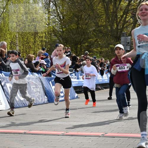 12.04.2026 - 45. Internationalen Wilhelmsburger Insellauf J. Mangold http://msf.ph/oto/9524195 12.04.2026 14:50:16 Ziel 1801, 138, 355, 856, 1038, 516, 445, 395, 600, 168, 396, 871, 173, 369, 21, 403, 398, 1064, 667, 661, 1829, 561, 469 meine-sportfotos.de