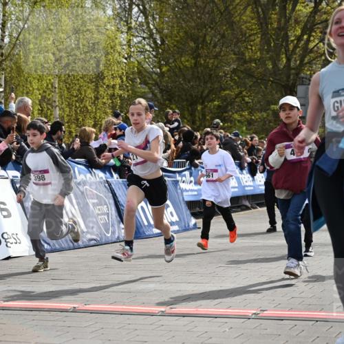 12.04.2026 - 45. Internationalen Wilhelmsburger Insellauf J. Mangold http://msf.ph/oto/9524196 12.04.2026 14:50:16 Ziel 1801, 138, 355, 856, 1038, 516, 445, 395, 600, 168, 396, 871, 173, 369, 21, 403, 398, 1064, 667, 661, 1829, 561, 469 meine-sportfotos.de
