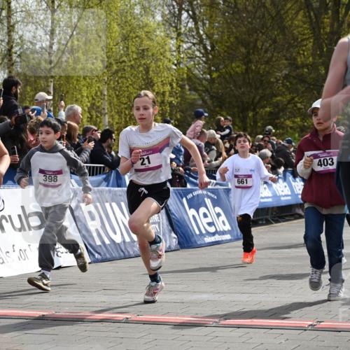 12.04.2026 - 45. Internationalen Wilhelmsburger Insellauf J. Mangold http://msf.ph/oto/9524199 12.04.2026 14:50:17 Ziel 1038, 516, 445, 395, 600, 168, 396, 871, 173, 369, 21, 403, 398, 1064, 667, 661, 1829, 561, 469, 397, 393 meine-sportfotos.de