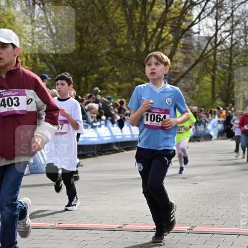12.04.2026 - 45. Internationalen Wilhelmsburger Insellauf J. Mangold http://msf.ph/oto/9524201 12.04.2026 14:50:18 Ziel 395, 600, 168, 396, 871, 173, 369, 21, 403, 398, 1064, 667, 661, 1829, 561, 469, 397, 393, 376 meine-sportfotos.de