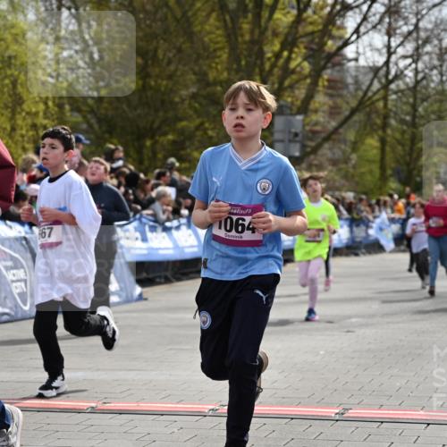 12.04.2026 - 45. Internationalen Wilhelmsburger Insellauf J. Mangold http://msf.ph/oto/9524204 12.04.2026 14:50:18 Ziel 395, 600, 168, 396, 871, 173, 369, 21, 403, 398, 1064, 667, 661, 1829, 561, 469, 397, 393, 376 meine-sportfotos.de