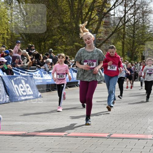 12.04.2026 - 45. Internationalen Wilhelmsburger Insellauf J. Mangold http://msf.ph/oto/9524221 12.04.2026 14:50:20 Ziel 173, 369, 21, 403, 398, 1064, 667, 661, 1829, 561, 469, 397, 393, 376, 890, 500, 1037, 335 meine-sportfotos.de