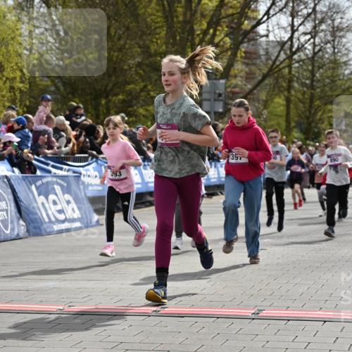 12.04.2026 - 45. Internationalen Wilhelmsburger Insellauf J. Mangold http://msf.ph/oto/9524224 12.04.2026 14:50:21 Ziel 21, 403, 398, 1064, 667, 661, 1829, 561, 469, 397, 393, 376, 890, 500, 1037, 335, 370 meine-sportfotos.de
