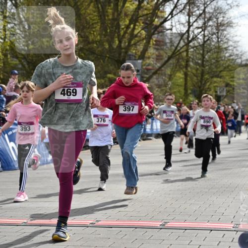 12.04.2026 - 45. Internationalen Wilhelmsburger Insellauf J. Mangold http://msf.ph/oto/9524225 12.04.2026 14:50:21 Ziel 21, 403, 398, 1064, 667, 661, 1829, 561, 469, 397, 393, 376, 890, 500, 1037, 335, 370 meine-sportfotos.de
