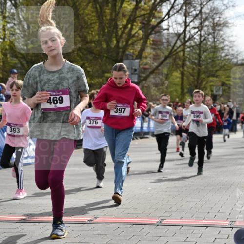 12.04.2026 - 45. Internationalen Wilhelmsburger Insellauf J. Mangold http://msf.ph/oto/9524226 12.04.2026 14:50:21 Ziel 21, 403, 398, 1064, 667, 661, 1829, 561, 469, 397, 393, 376, 890, 500, 1037, 335, 370 meine-sportfotos.de